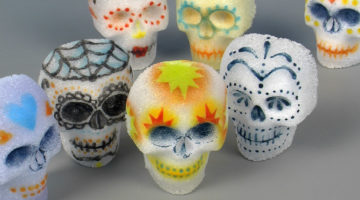 In this lesson, we explore the pâte de verre method by making a glass skull decorated in the spirit of Dia de los Muertos, or the Day of the Dead.